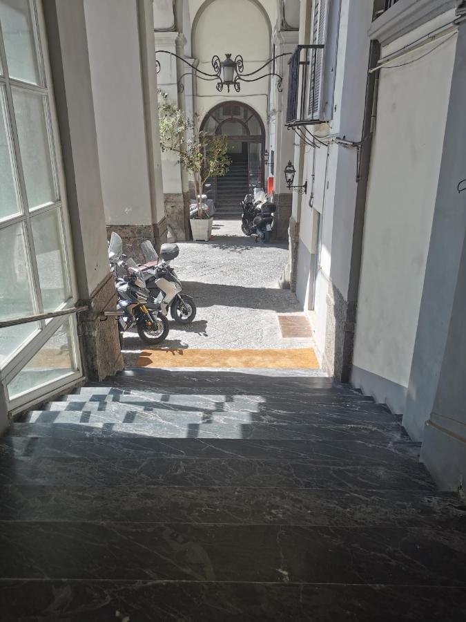 Апартаменты Napoli Centro Chiaia Экстерьер фото